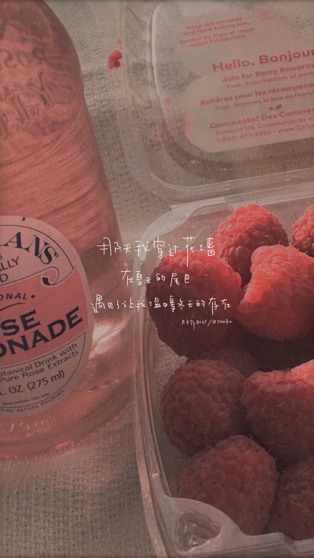 #壁纸# #背景# #聊天背景# #手绘# #插画# 我有兩顆糖 給你一顆吧 侵删 by 抱er