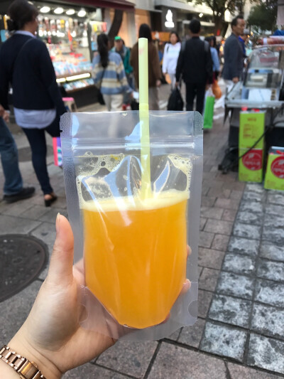 今日分酸辣粉鮮榨柳橙汁