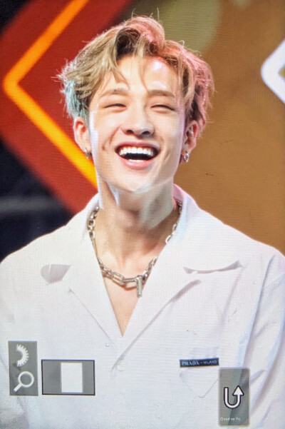 Hello大家
今天“Double Knot”音源公开了呀
还是三辣酱作词作曲
非常厉害
编舞很好看
stray kids的孩子们暴风长大从来不让人失望
我爱他们♾