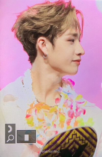 Hello大家
今天“Double Knot”音源公开了呀
还是三辣酱作词作曲
非常厉害
编舞很好看
stray kids的孩子们暴风长大从来不让人失望
我爱他们♾