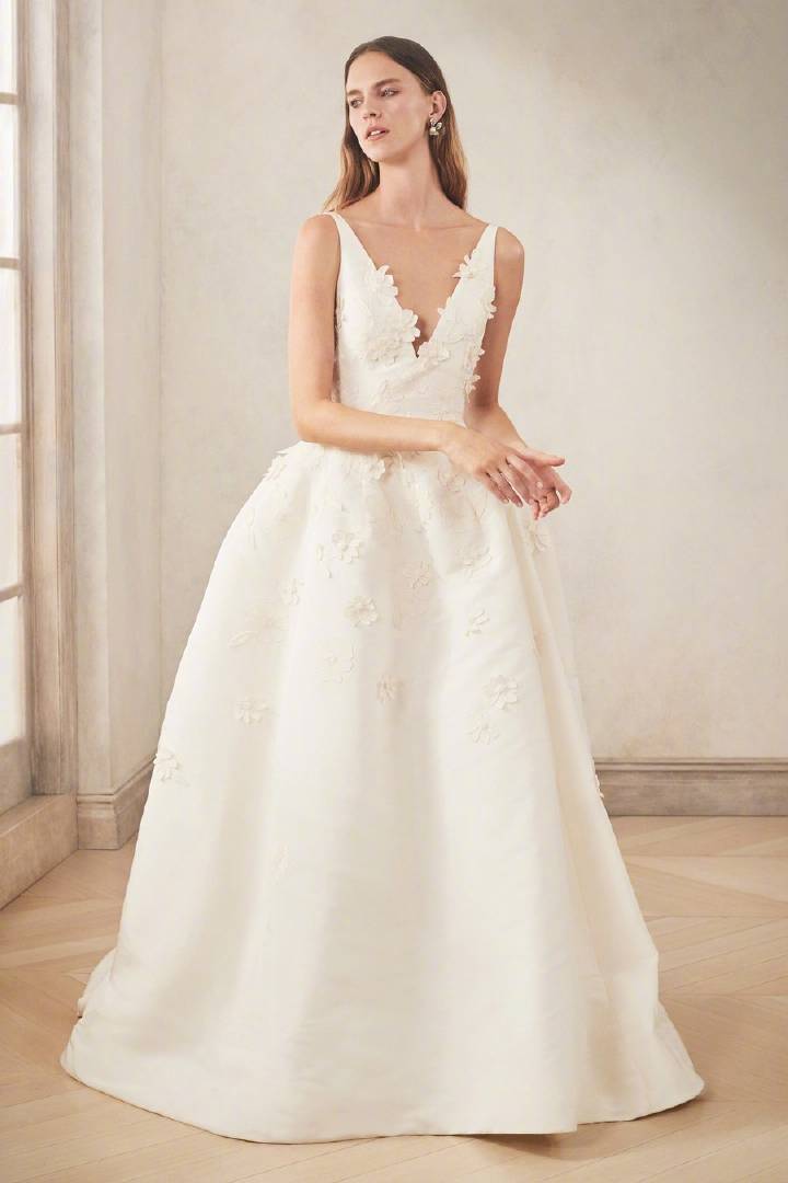 Oscar de la Renta Bridal Fall 2020. 秋冬婚纱系列, 大气优雅的新娘姿态~ ​