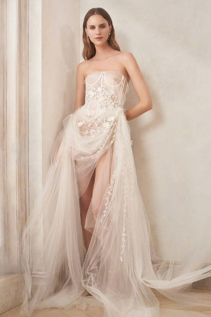 Oscar de la Renta Bridal Fall 2020. 秋冬婚纱系列, 大气优雅的新娘姿态~ ​