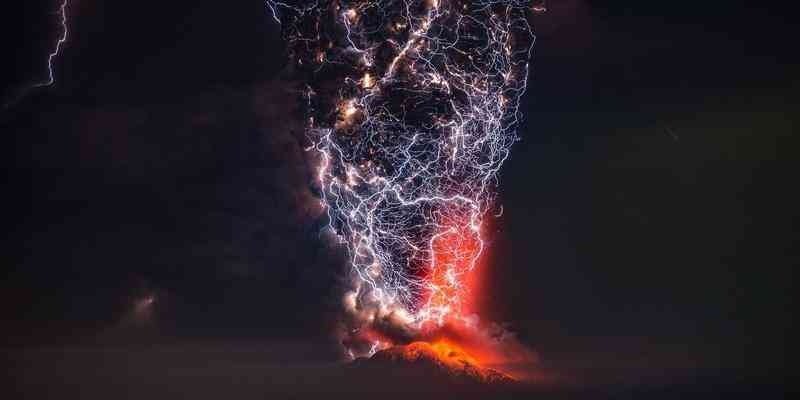 自然之美，火山喷发，雷