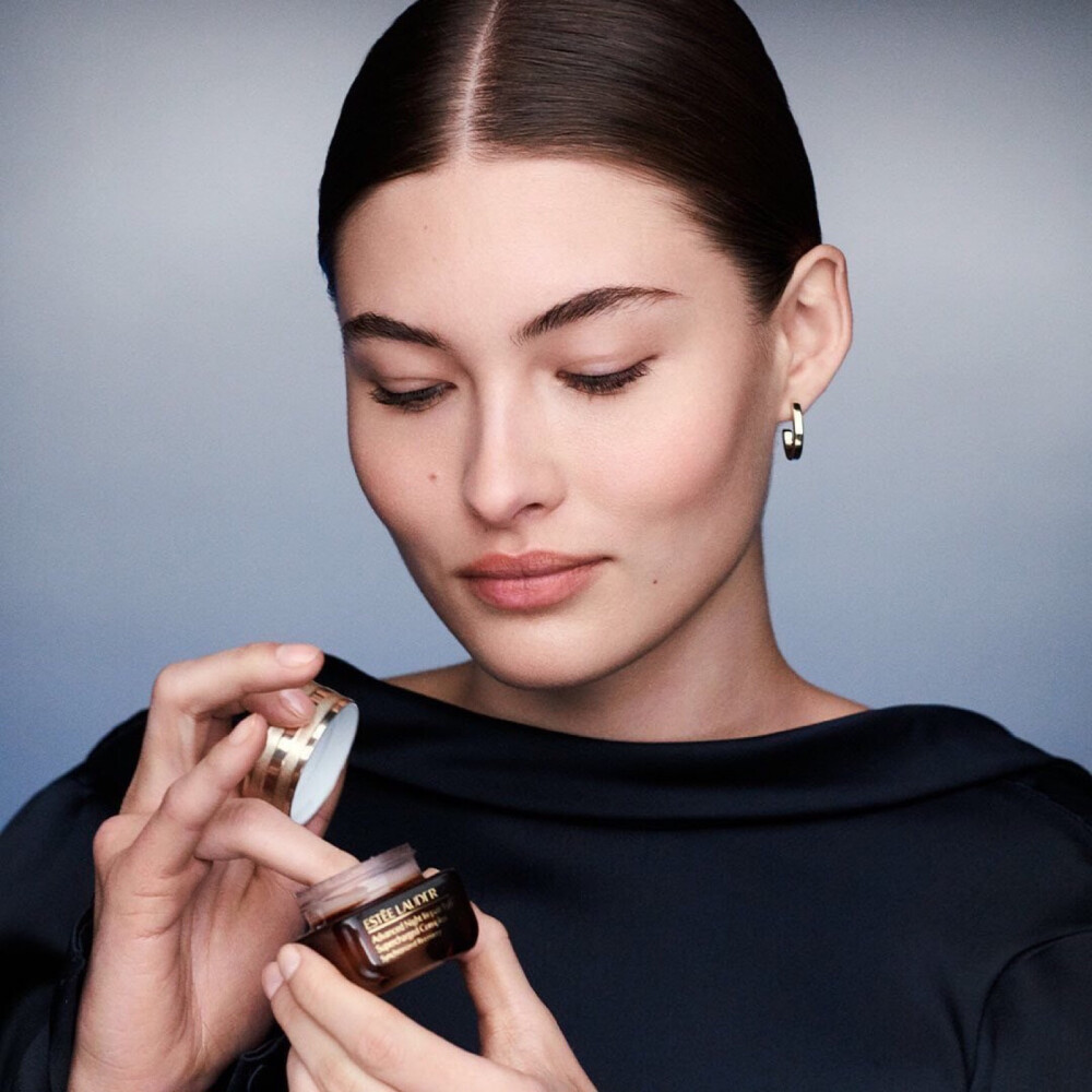 Grace Elizabeth
Instagram更新➕Estée Lauder
#GraceElizabeth[超话]##雅诗兰黛[超话]# ​​​