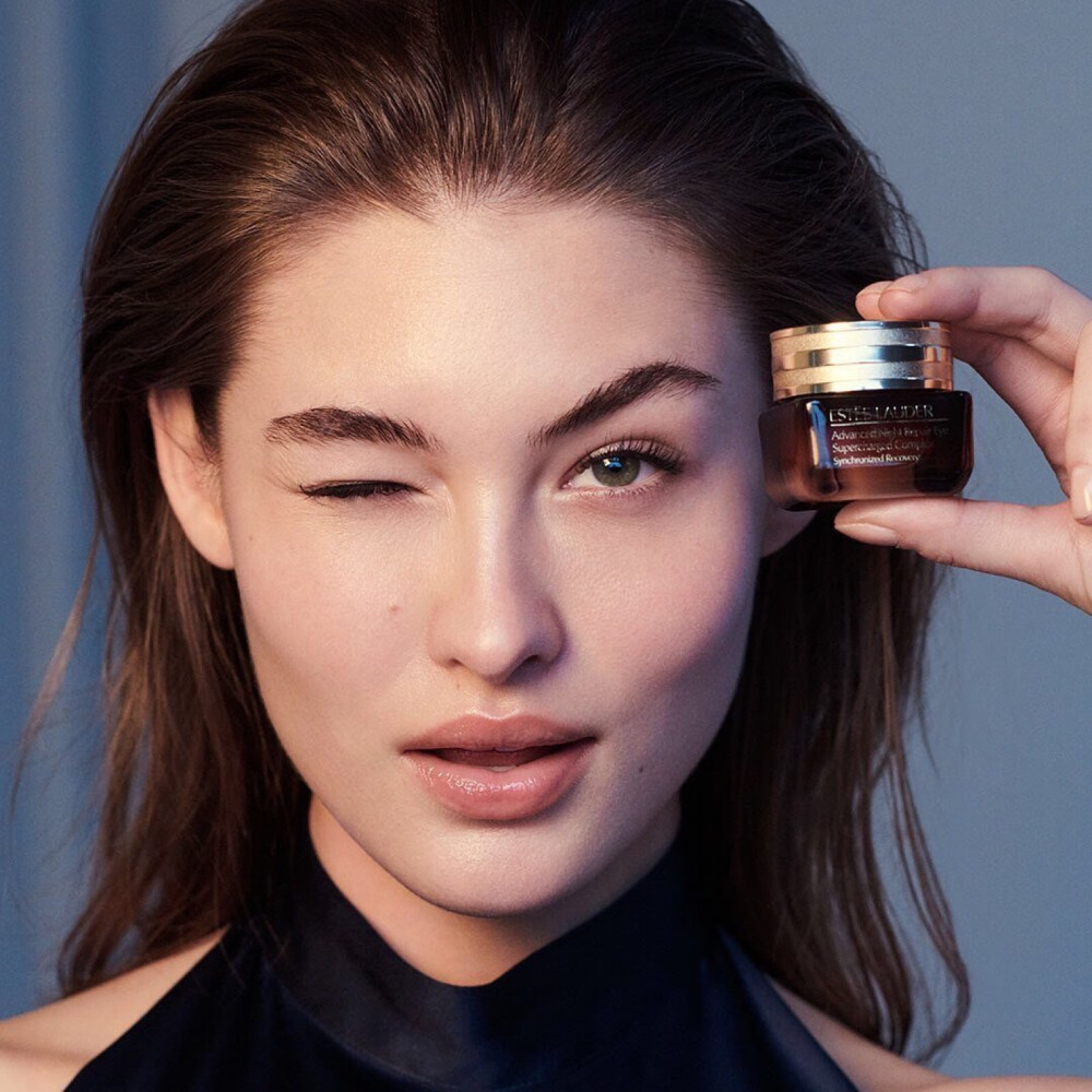 Grace Elizabeth
Instagram更新➕Estée Lauder
#GraceElizabeth[超话]##雅诗兰黛[超话]# ​​​