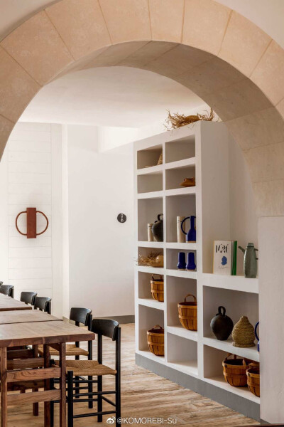 #daily inspiration#
MENORCA EXPERIMENTAL HOTEL
IN SPAIN BY DOROTHEE MEILICHZON.
松树林、杜松灌木和野花. 当地的设计. ???