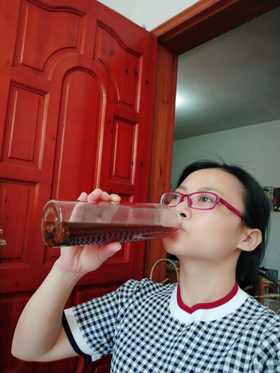 喝婆婆熬的姜茶打卡第18天
秋风瑟瑟，喝杯红糖姜取暖