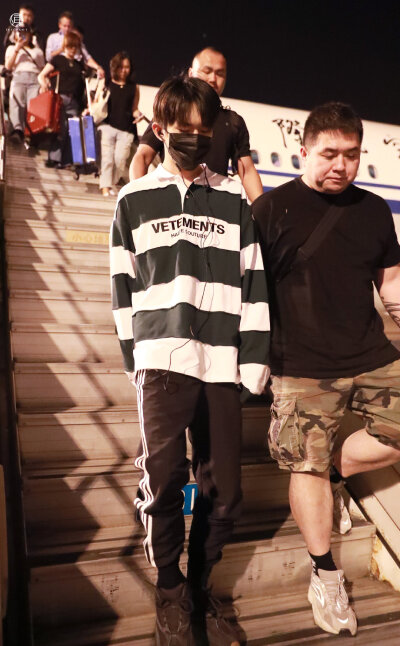 易烊千玺头像/壁纸