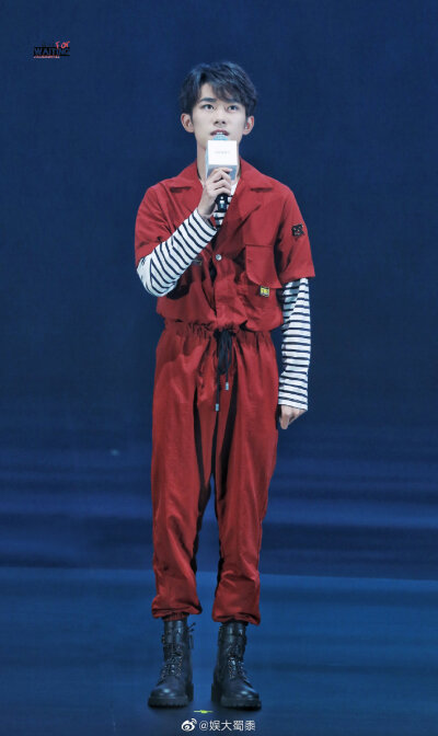 易烊千玺头像/壁纸