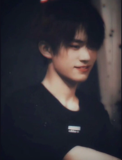 易烊千玺壁纸/头像