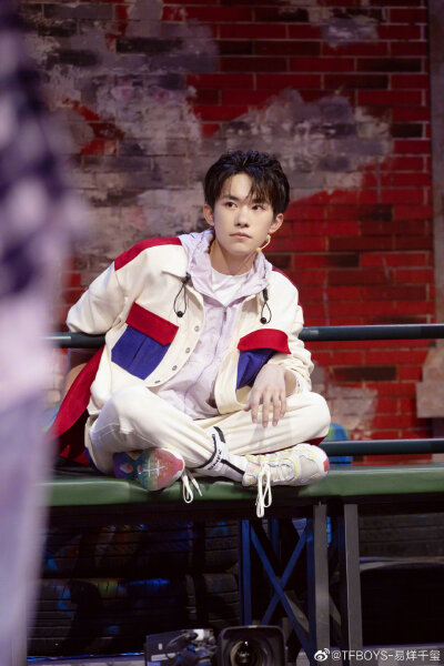 易烊千玺壁纸/头像