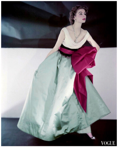 Suzy Parker，1952 #时尚摄影# ​​​