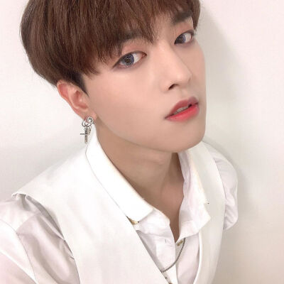 ONEUS 金英助/RAVN
cr.official_oneus