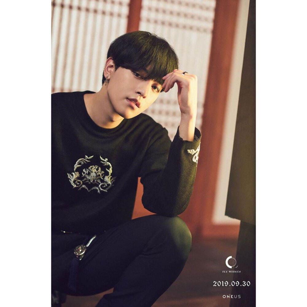 ONEUS 金英助/RAVN
cr.official_oneus