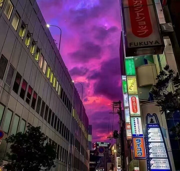 日本19号超级台风[海贝思]临近 天空呈现的粉紫色