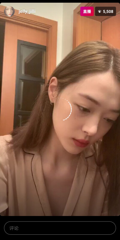  崔雪莉sulli
INS：jelly_jilli