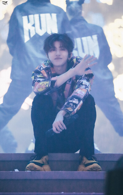 cr:偏遇日记_蔡徐坤
20191012NINEPERCENT“限定的记忆”广州解散演唱会