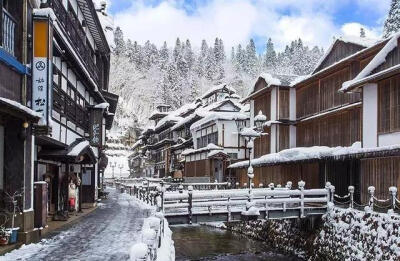 冬日的银山温泉街 日本