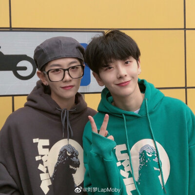 双胞胎:刘梦！刘蓓！