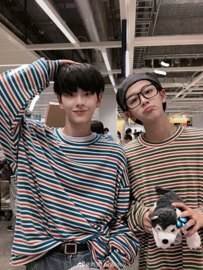 双胞胎:刘梦！刘蓓！