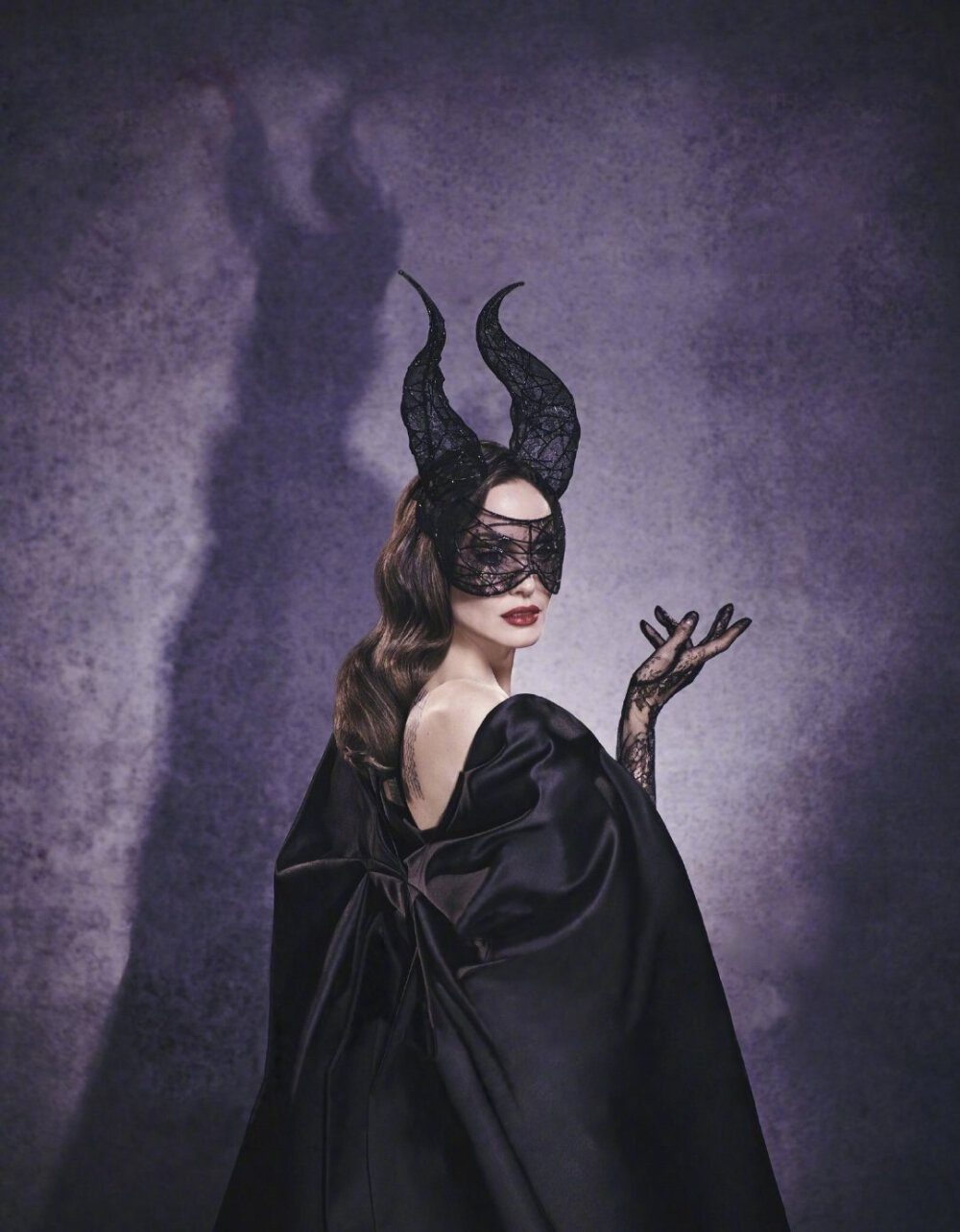 《Televitos》十月刊封面 Angelina Jolie 安吉丽娜·朱莉 “Maleficent 玛琳菲森”