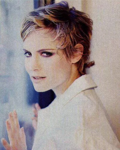 詹妮弗·杰森·李
Jennifer Jason Leigh