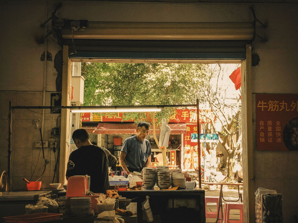 潮州是一座文化古城，吃得也很多，这家店是一家老店，经典好吃