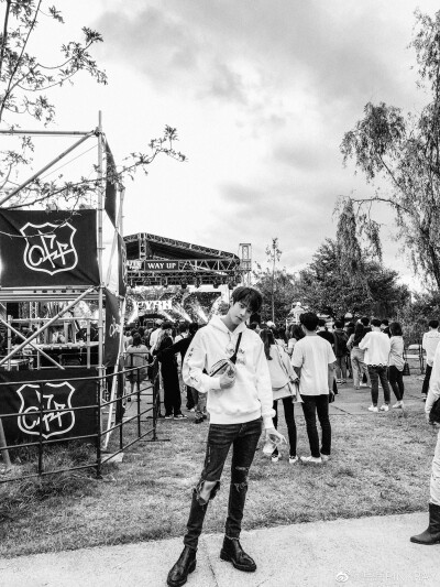 岳岳（岳明辉）