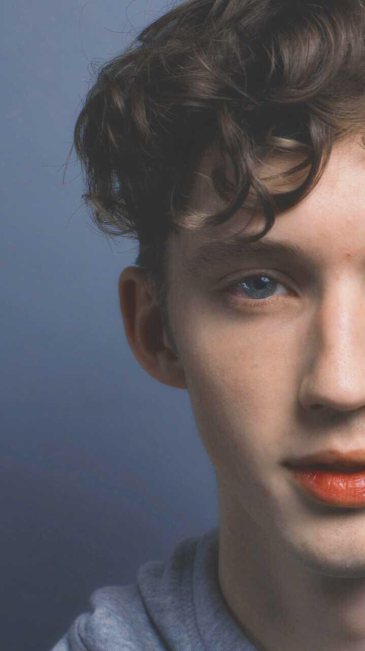 troye sivan 特洛耶希文
戳爺