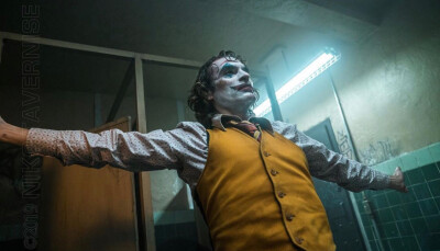 2019《小丑》独立电影 Joker
「people expect you to behave as if you don’t 」✨
“如果地铁上死的是我，你们大概会从我的尸体上踏过去吧。”