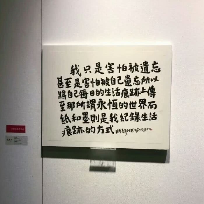 鱼刺卡过喉咙你却还是喜欢吃鱼，被狗咬过被猫抓过你却还是热爱动物，满口蛀牙你却还是嗜甜如命 ，他弃你于千里之外，你却还是愿意为了见到他走遍千山万水。道理是一样的，你喜欢，就甘愿。