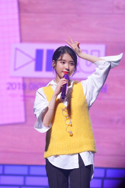 李智恩 IU