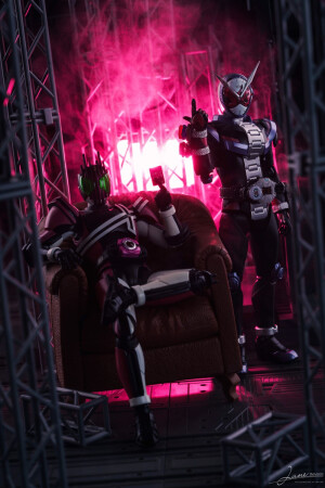 特摄模玩集装箱