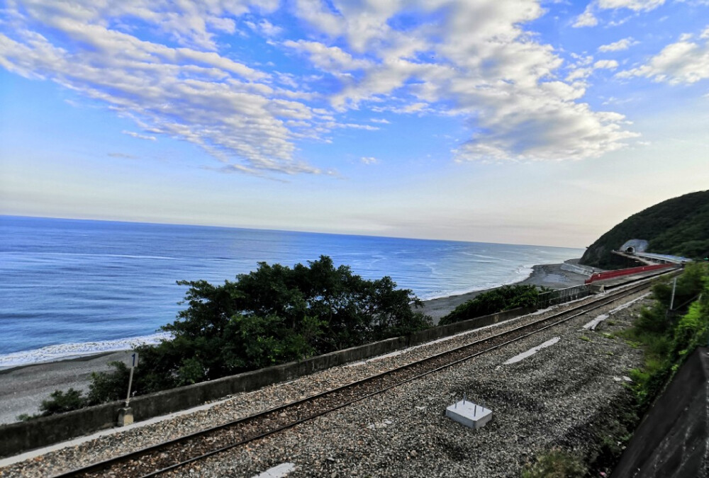 传说太平洋边最美的车站
I hope the Pacific is as blue as it has been in my dreams.
I hope.