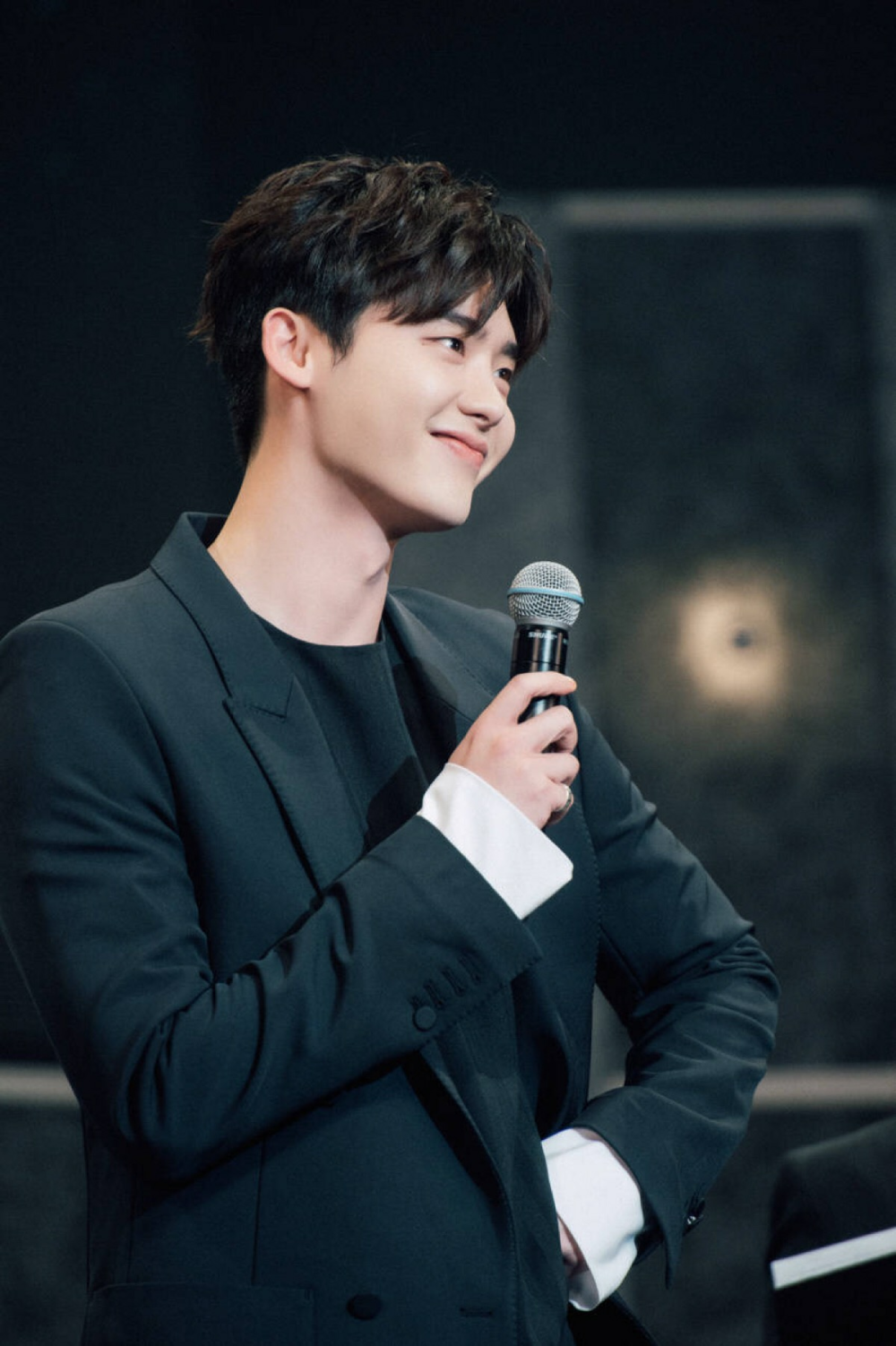 Jongsuk Lee