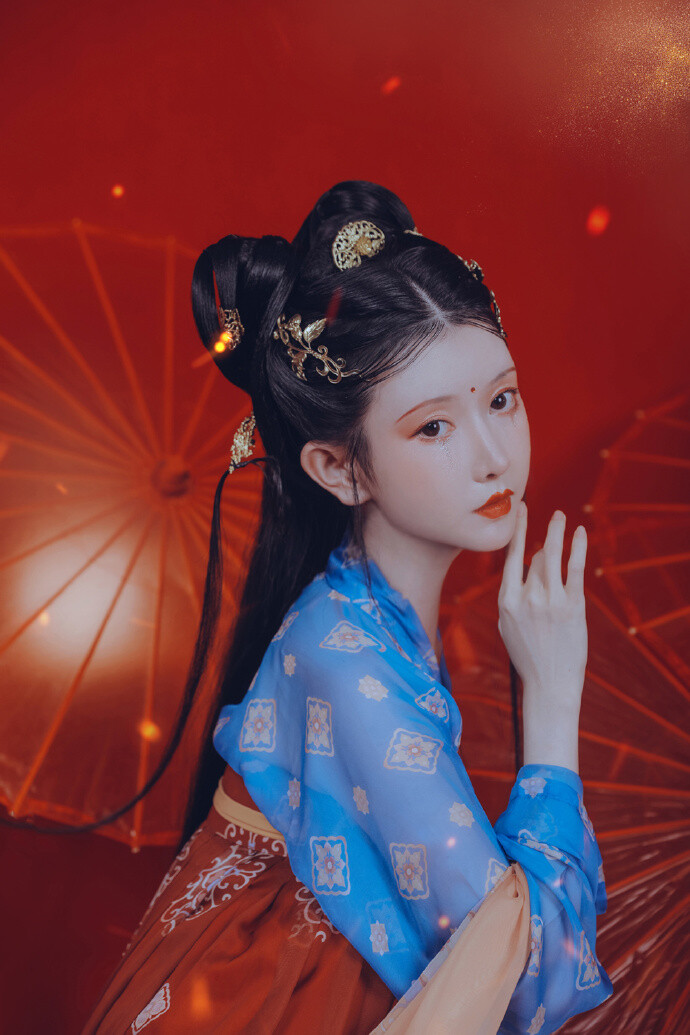 一生一别难再见，非梦思中数数寻。