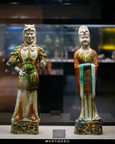 三彩武官俑 唐代 1985年陕西省西安市灞桥区洪庆原出土。虎头帽与鹖冠非常可爱。 ​