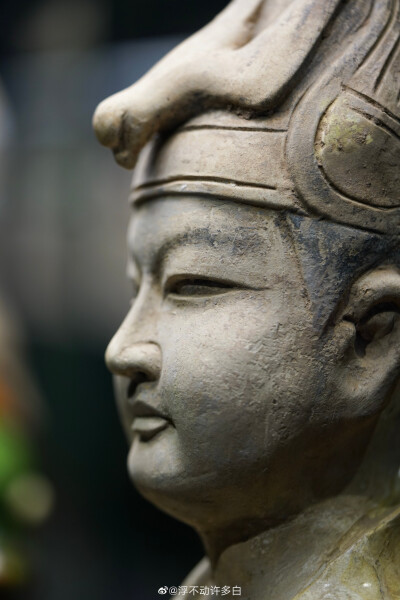 三彩武官俑 唐代 1985年陕西省西安市灞桥区洪庆原出土。虎头帽与鹖冠非常可爱。 ​