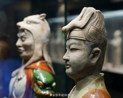 三彩武官俑 唐代 1985年陕西省西安市灞桥区洪庆原出土。虎头帽与鹖冠非常可爱。 ​