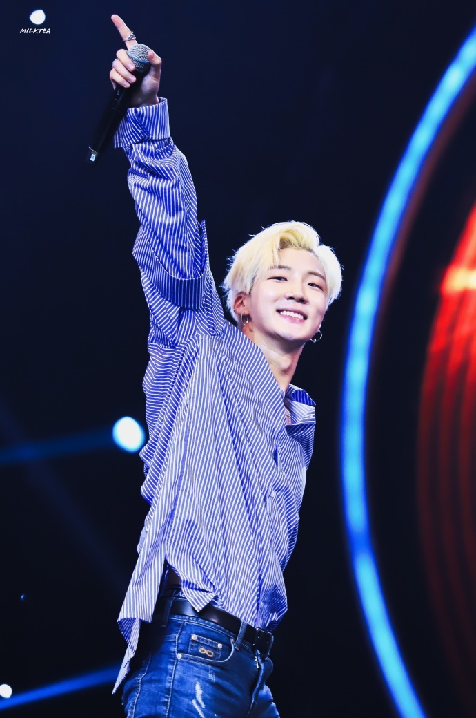 李昇勋 HOONY
❥180826 《Duet Song Festival》❥
✨ⓌⒾⓃⓃⒺⓇ✨