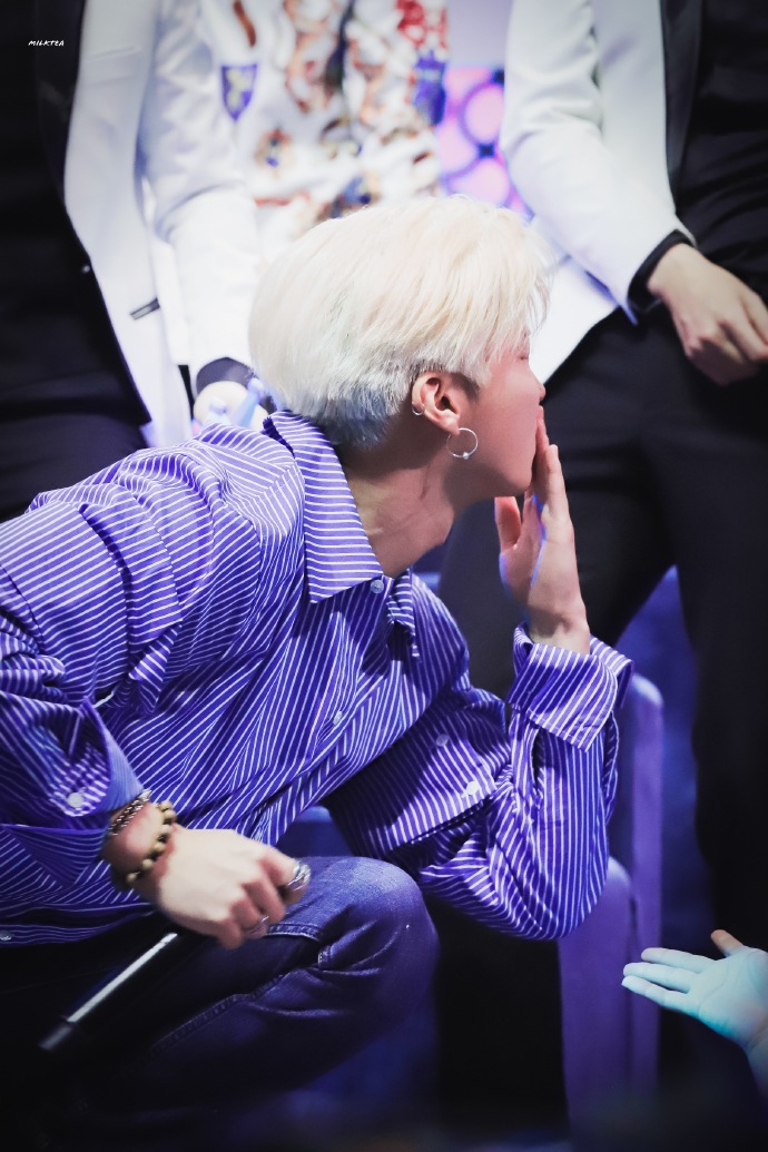 李昇勋 HOONY
❥180826 《Duet Song Festival》❥
✨ⓌⒾⓃⓃⒺⓇ✨