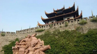 中国十大名楼排行榜
七、湖南长沙天心阁
天心阁是是长沙古城的一座城楼，地理位置位于长沙市中心地区东南角上。为长沙重要名胜，也是长沙仅存的古城标志。楼阁三层，建筑面积846平方米，碧瓦飞檐，朱梁画栋，阁与…