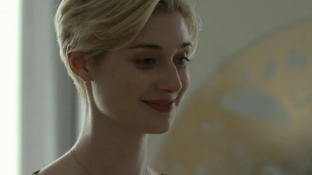 伊丽莎白·德比齐（Elizabeth Debicki）
澳大利亚演员 ​​​
夜班经理