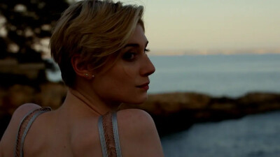 伊丽莎白·德比齐（Elizabeth Debicki）
澳大利亚演员 ​​​
夜班经理