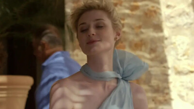 伊丽莎白·德比齐（Elizabeth Debicki）
澳大利亚演员 ​​​
夜班经理