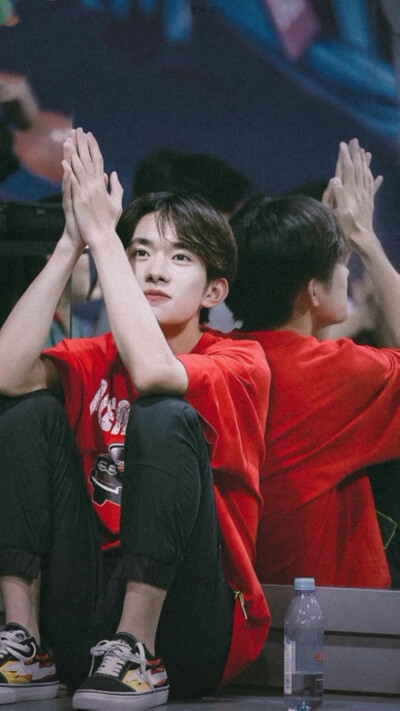 远山与烟波 霁月与清风 温柔与明亮 夏目与你.