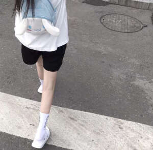 一个人的世界，很安静，安静得可以听到自己的呼吸和心跳声