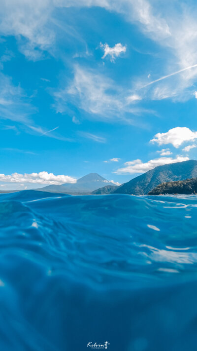 亚本蓝蓝的海水!