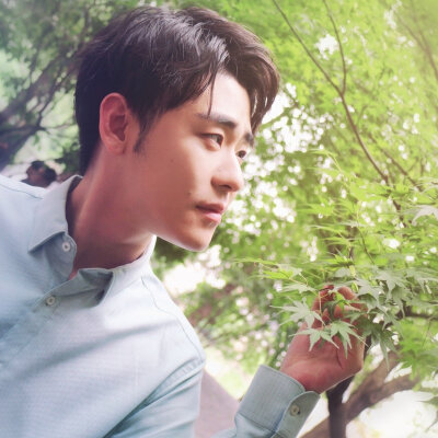 张云雷。蓝色天空