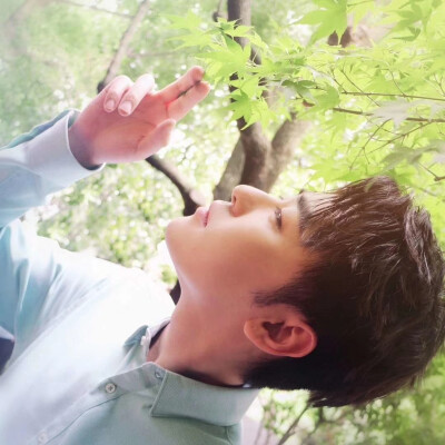 张云雷。蓝色天空